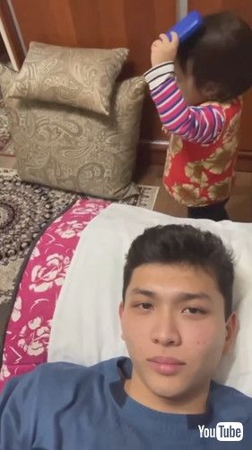 「Smacking Object Of Choice: Nokia || ViralHog」