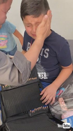 「A Beautiful Reaction To A Wonderful Gift || ViralHog」