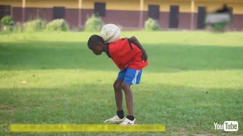 「Little Boy Displays Wonderful Freestyle Tricks With Football - 1417499」