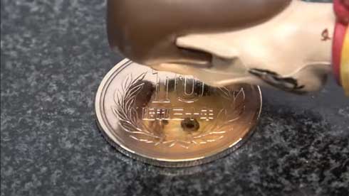 ギザ10 100均 万毛歯ブラシ 磨いてみた 10円玉 ビフォーアフター ピカピカ