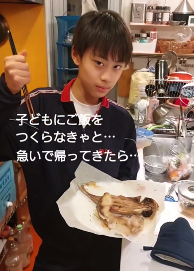 体調不良の母親の代わりに晩ご飯を作る息子