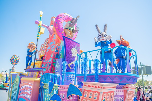 ズートピアのフロートとキャラクターの画像