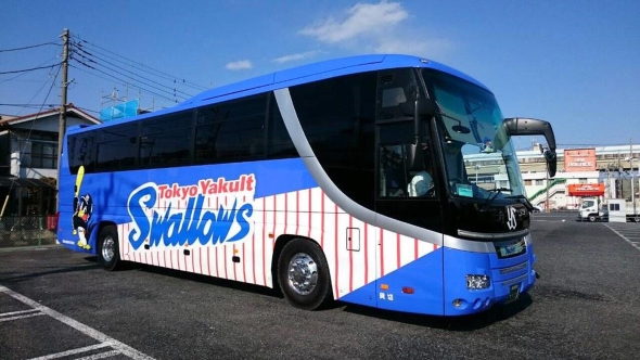 東京ヤクルトスワローズ選手バスの画像
