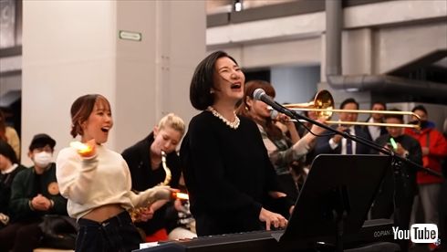 路上ライブにサプライズ出演した広瀬香美