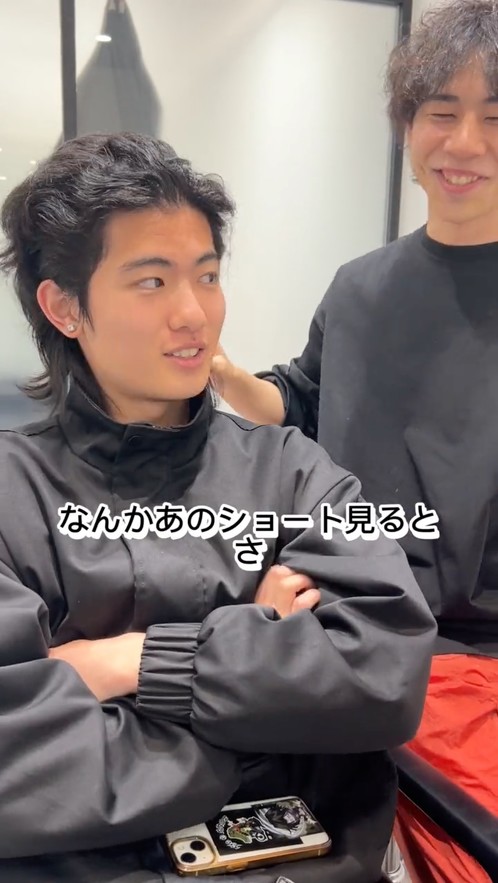 こちらがビフォー。伸びた前髪をバッサリ！