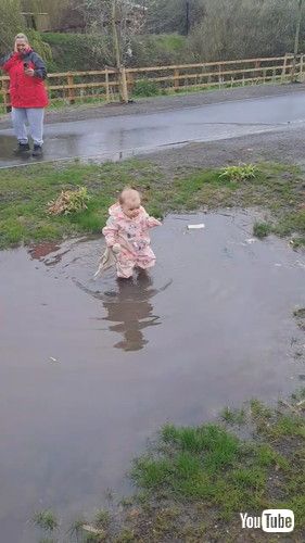 「Daughters First Big Puddle || ViralHog」