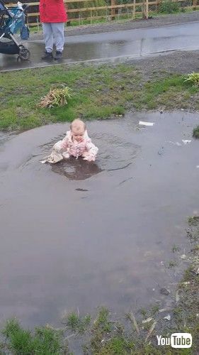 「Daughters First Big Puddle || ViralHog」