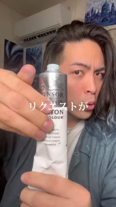 白の絵の具だけで絵を描く