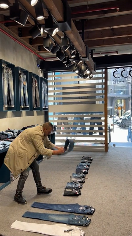 ジーンズたたみの名人・パタンとするところ