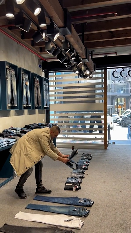 ジーンズたたみの名人・四つ折りに出来たところ