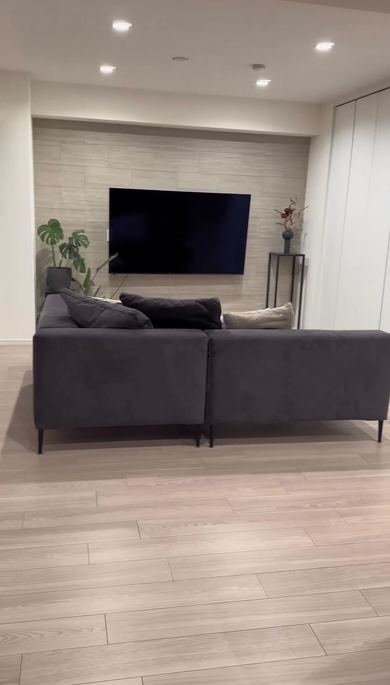 壁掛けテレビで部屋がすっきり広く見える