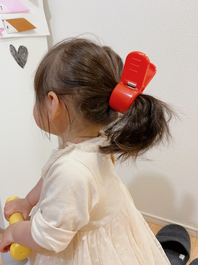 アリエッティの洗濯ばさみミニを付けた女の子