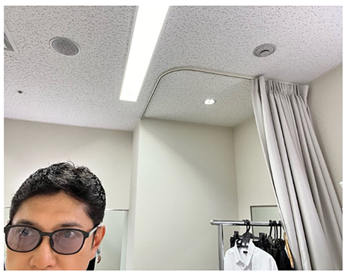 結膜の毛細血管が破れて出血したと報告した薬丸裕英さん