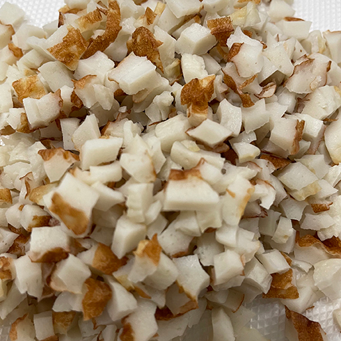 ちくわを刻んで生地と混ぜる