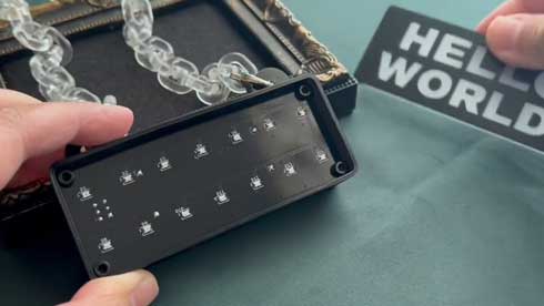 ゲーミングタグ 七色 レインボー 光る 名札 ネームプレート 作者 売り子