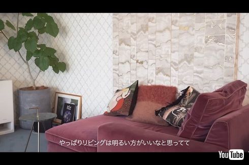 長谷川京子宅のリビングルーム