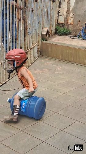 「Boy Pretends to Be Rodeo Cowboy || ViralHog」