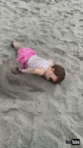 「Girl Gets Face Full of Sand at the Beach || ViralHog」