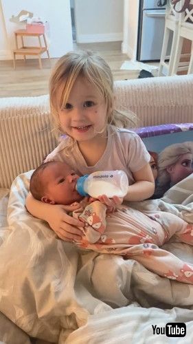 「Three-Year-Old Feeds Little Sister || ViralHog」