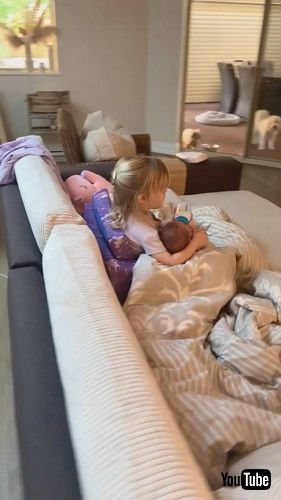 「Three-Year-Old Feeds Little Sister || ViralHog」