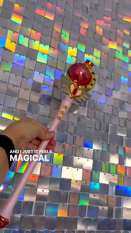 キラキラ壁前のムーンロッド