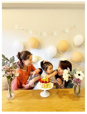 孫娘の誕生日を祝うつちやかおり