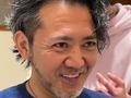 美容師が長髪の55歳男性をイメチェンさせたら……　3年ぶりのカットに「ただのイケメンやん」「妻が惚れ直しそう」の声