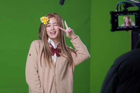 平成の女子高生に扮する池田エライザ