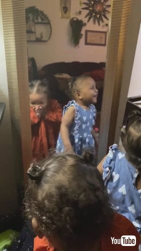 「Twin Sisters Realize They Look Alike || ViralHog」