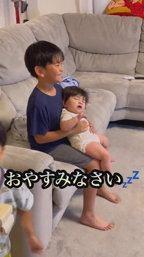 寝かしつけが上手なお兄ちゃん