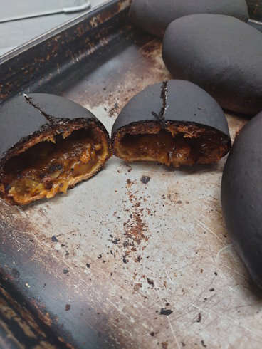 焦げたカレーパン