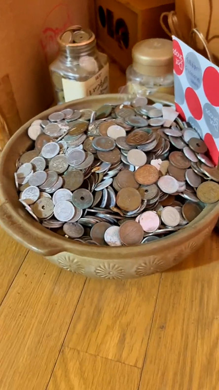 発掘された小銭・片付けオンライン