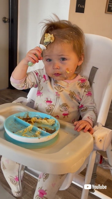 ほっぺにもついてる