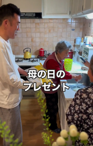 母の日に2人のおばあちゃんへサプライズプレゼント