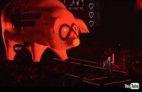 元ピンク・フロイドのロジャー・ウォーターズがナチス風の衣装着用で物議