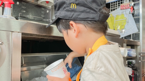 ドリンクを作る画像