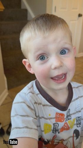 口まねでからかう弟