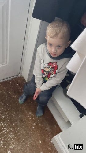 「Little Kid Makes Huge Mess With Flour All Over House - 1420759」