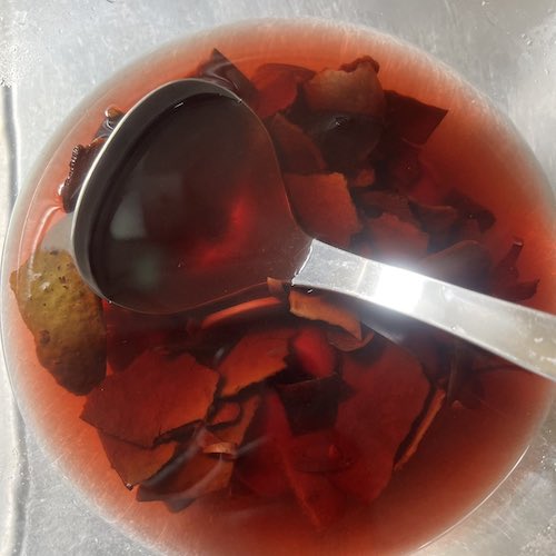 アボカドの種と皮の染液2