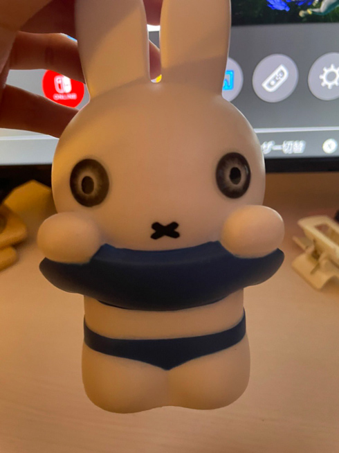 カラコンをつけられたミッフィーちゃん