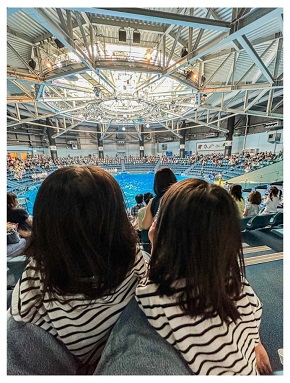 水族館での大山加奈の双子の娘たち