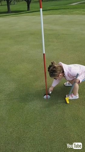 「Girl Struggles to Putt || ViralHog」