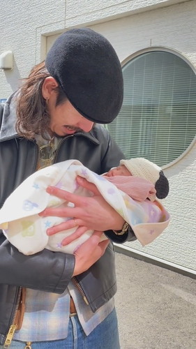 赤ちゃんとの初対面にパパ号泣