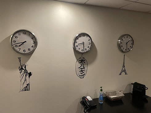 パリにある超有名ホテルの世界時計