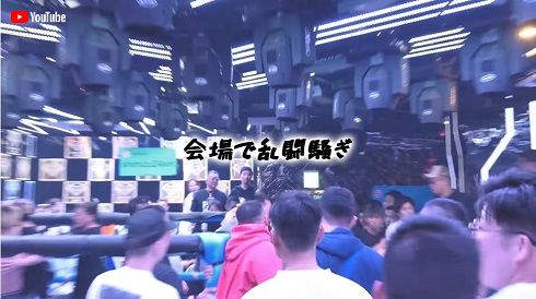 怒号が飛び交う地下格闘技イベント