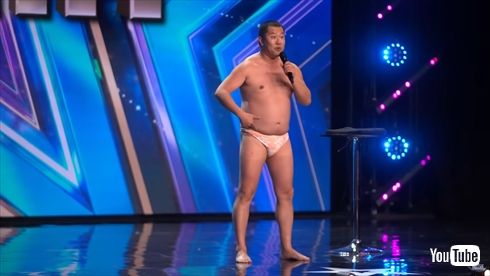 「ブリテンズ・ゴット・タレント」で大爆笑を巻き起こしたとにかく明るい安村