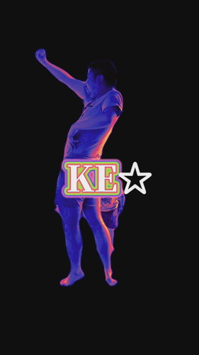 ダンスの練習をするパパ