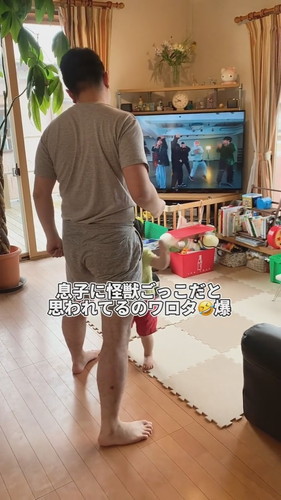 ダンスの練習をするパパ