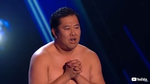 「ブリテンズ・ゴット・タレント」の準決勝に出場したとにかく明るい安村