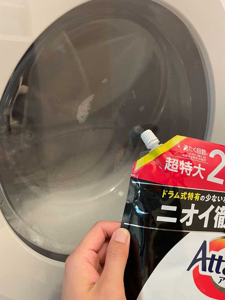 洗剤を自動で入れてくれる洗濯機を購入 → 投入口を間違えて中が泡だらけに！　どうしたらいいかメーカーに聞いた